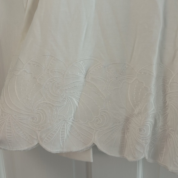 Lilly Pulitzer NWT white long sleeve with shell detail - Picture 2 of 4